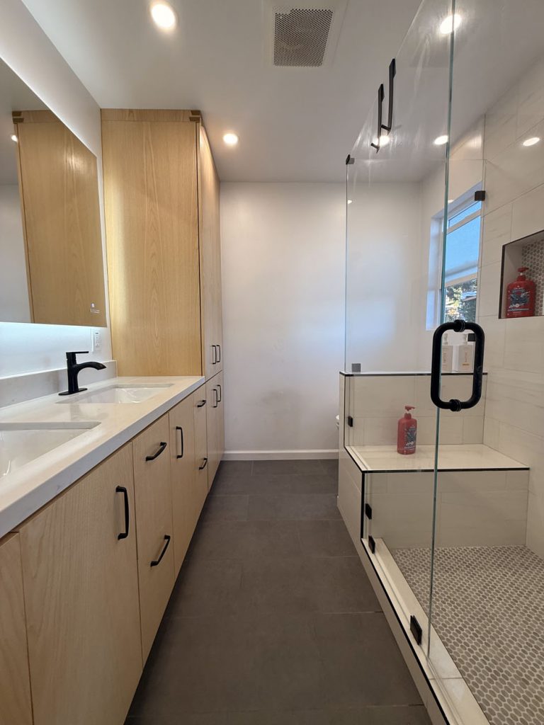 Rockbay carmelave house bathroom view