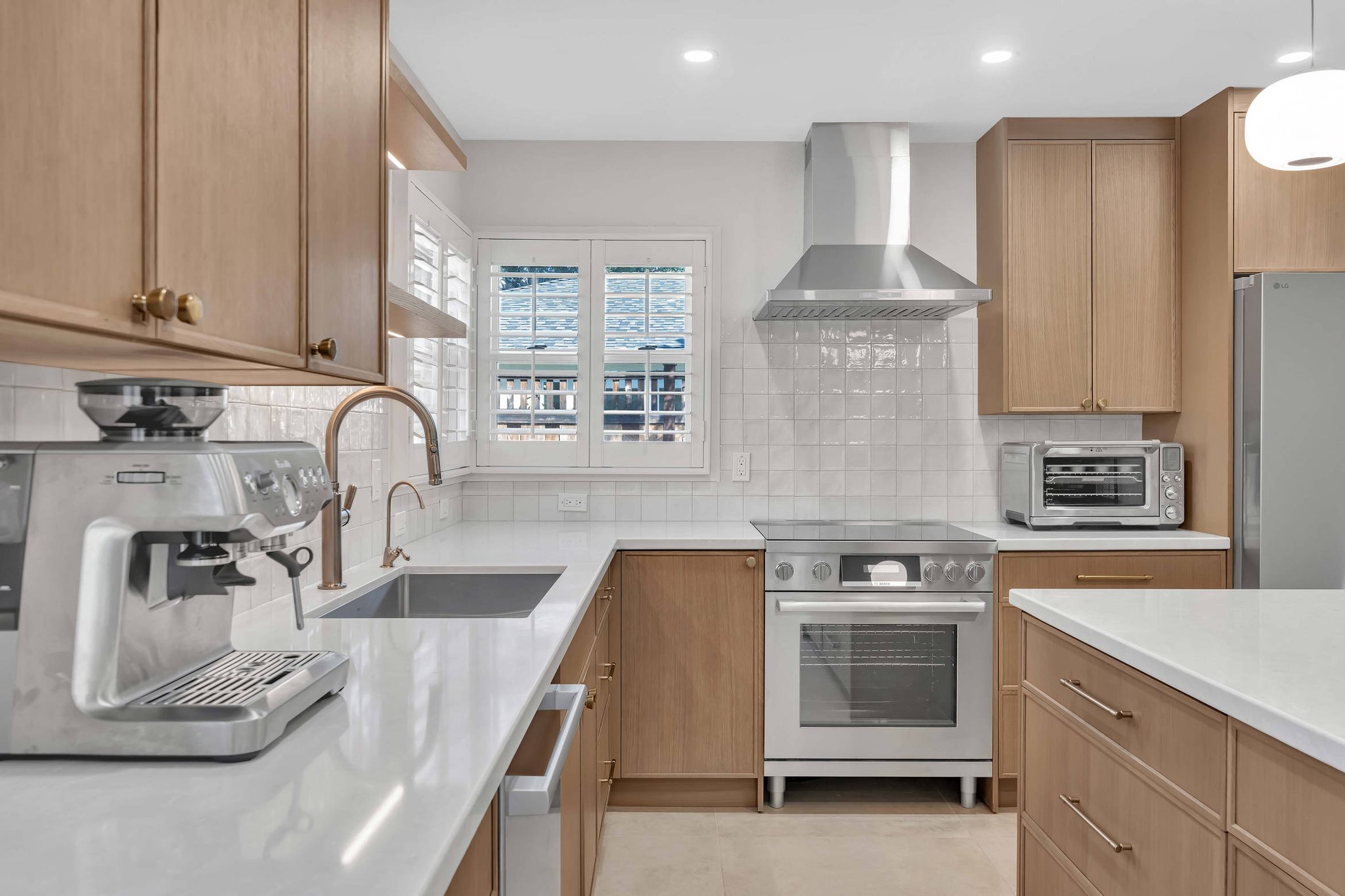 Kitchen by Rock Bay Construction & Remodeling
